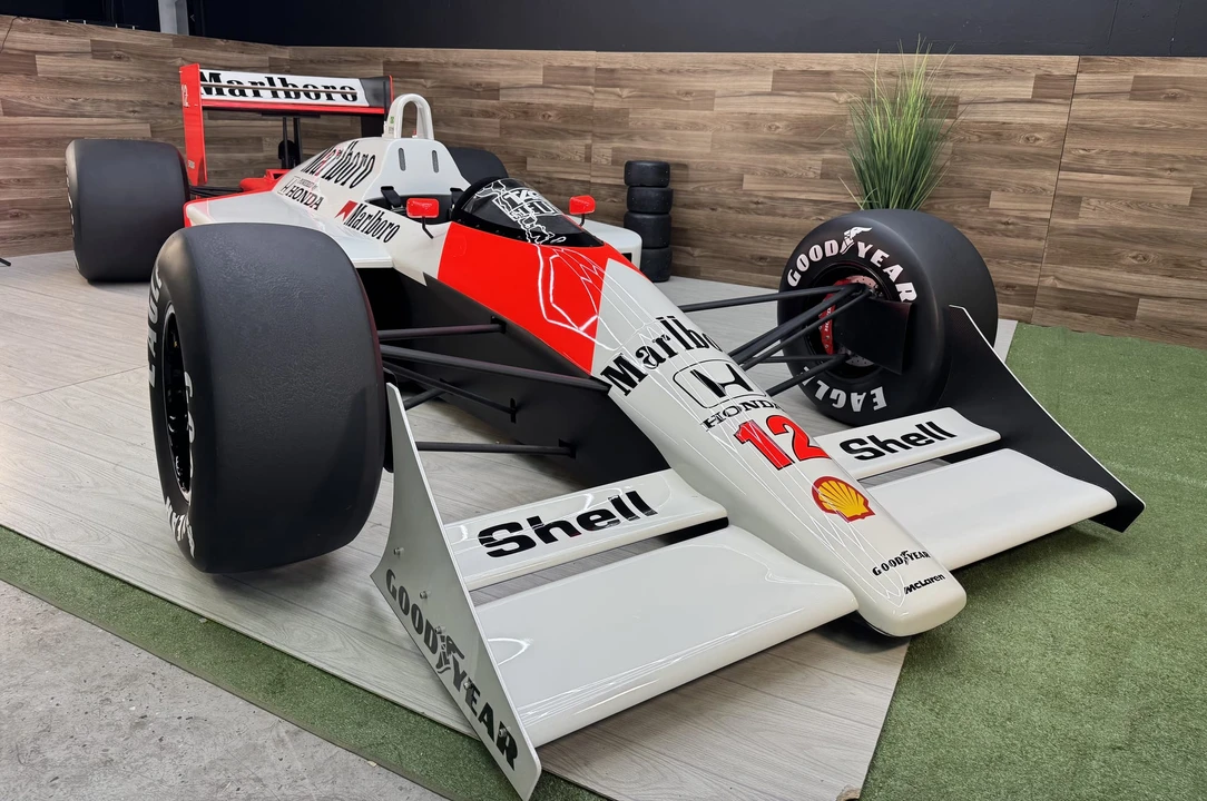 Parts & Memorabilia Scale Models - Image 4 of 31