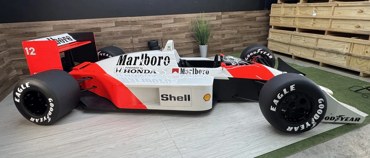 Parts & Memorabilia Scale Models - Image 3 of 31