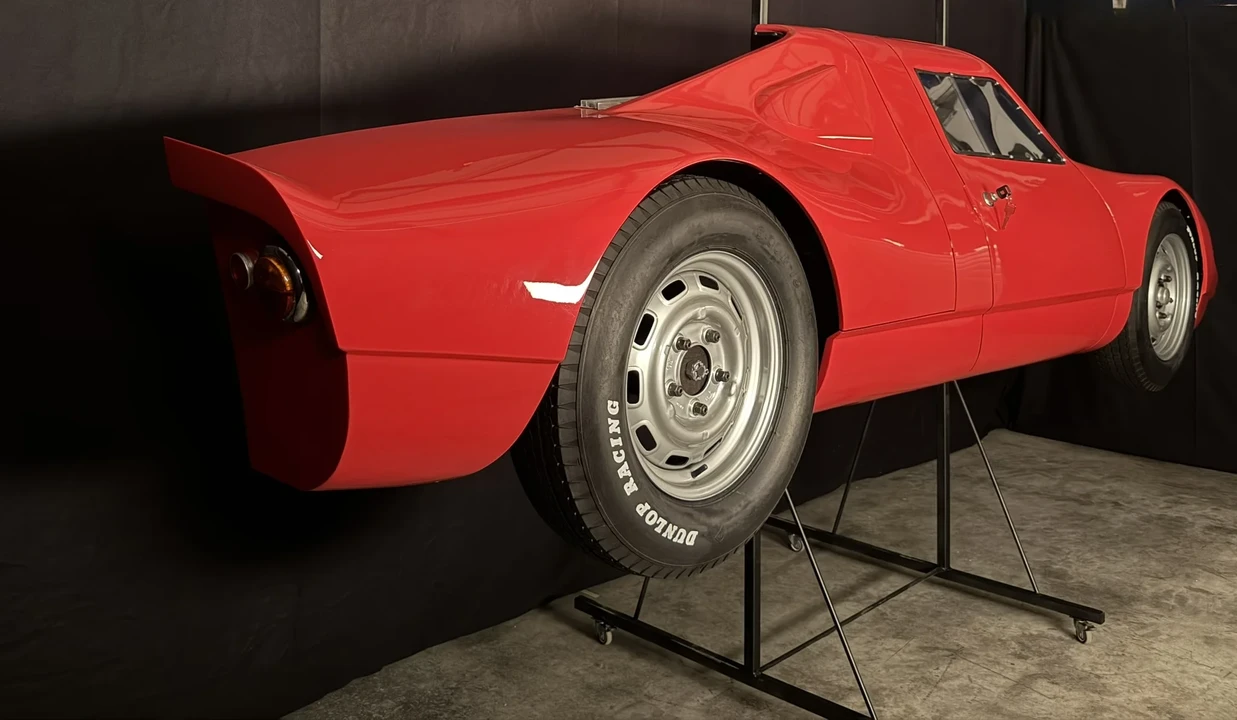 Porsche - Image 24 of 31