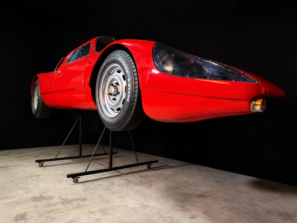 Porsche - Image 9 of 31