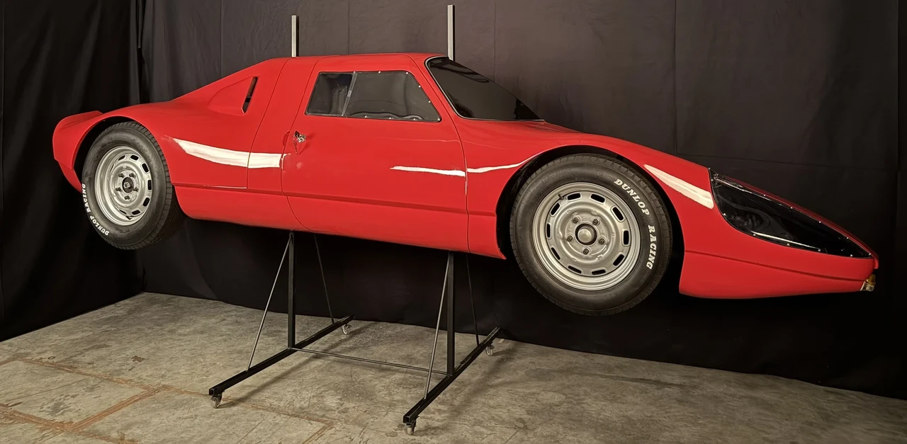 Porsche - Image 8 of 31
