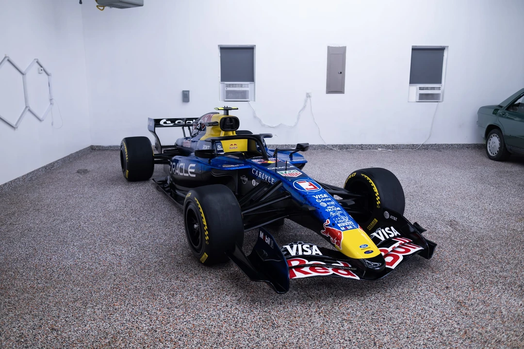 Parts & Memorabilia Scale Models - Image 15 of 31