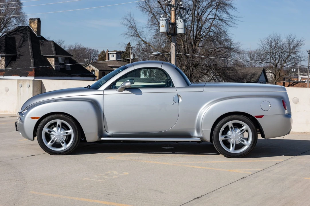 2004 Chevrolet SSR - Image 3 of 7