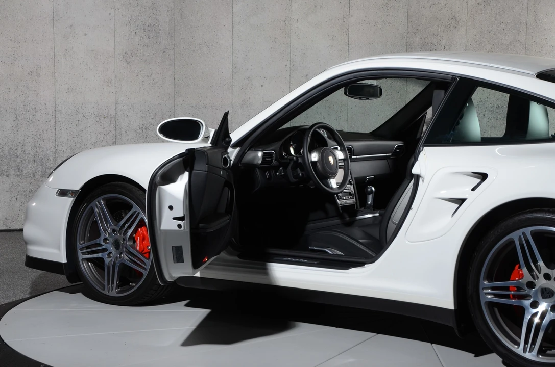 2007 Porsche 997 Turbo - Image 29 of 31