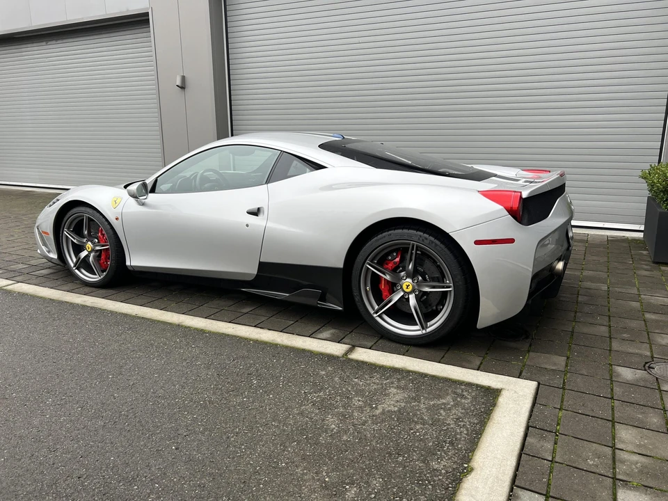 2014 Ferrari 458 Speciale - Image 13 of 31