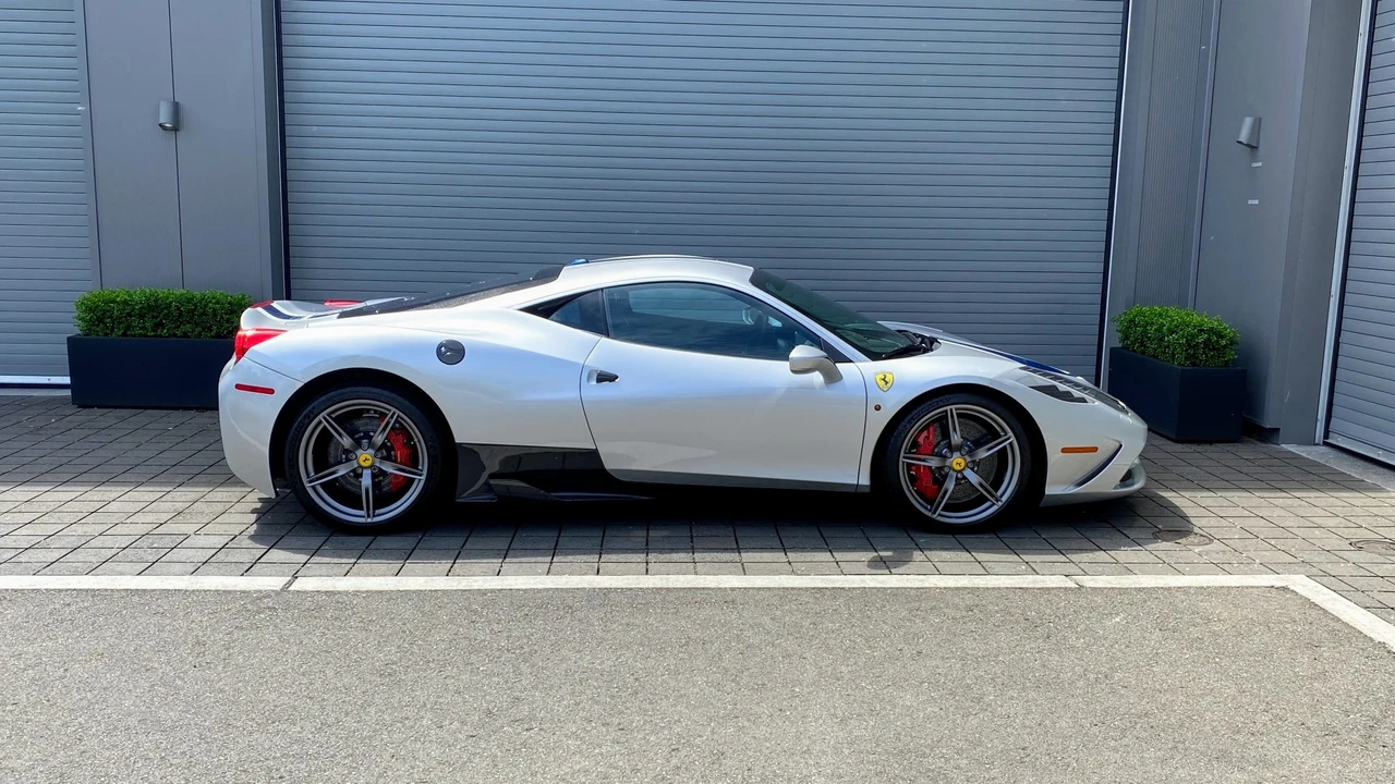2014 Ferrari 458 Speciale - Image 7 of 31