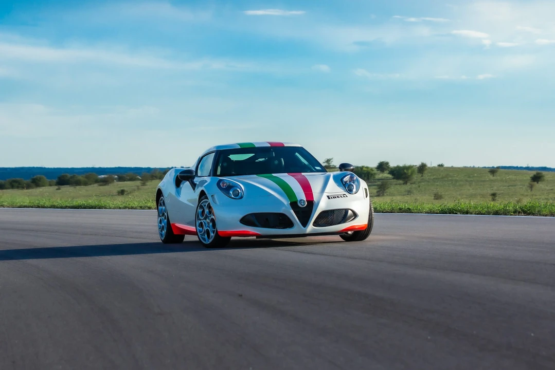 2015 Alfa Romeo 4C Coupe - Image 9 of 31