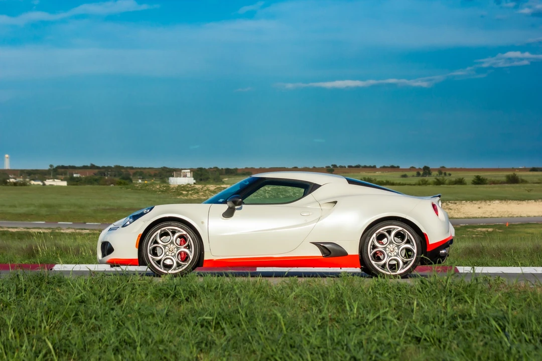 2015 Alfa Romeo 4C Coupe - Image 23 of 31