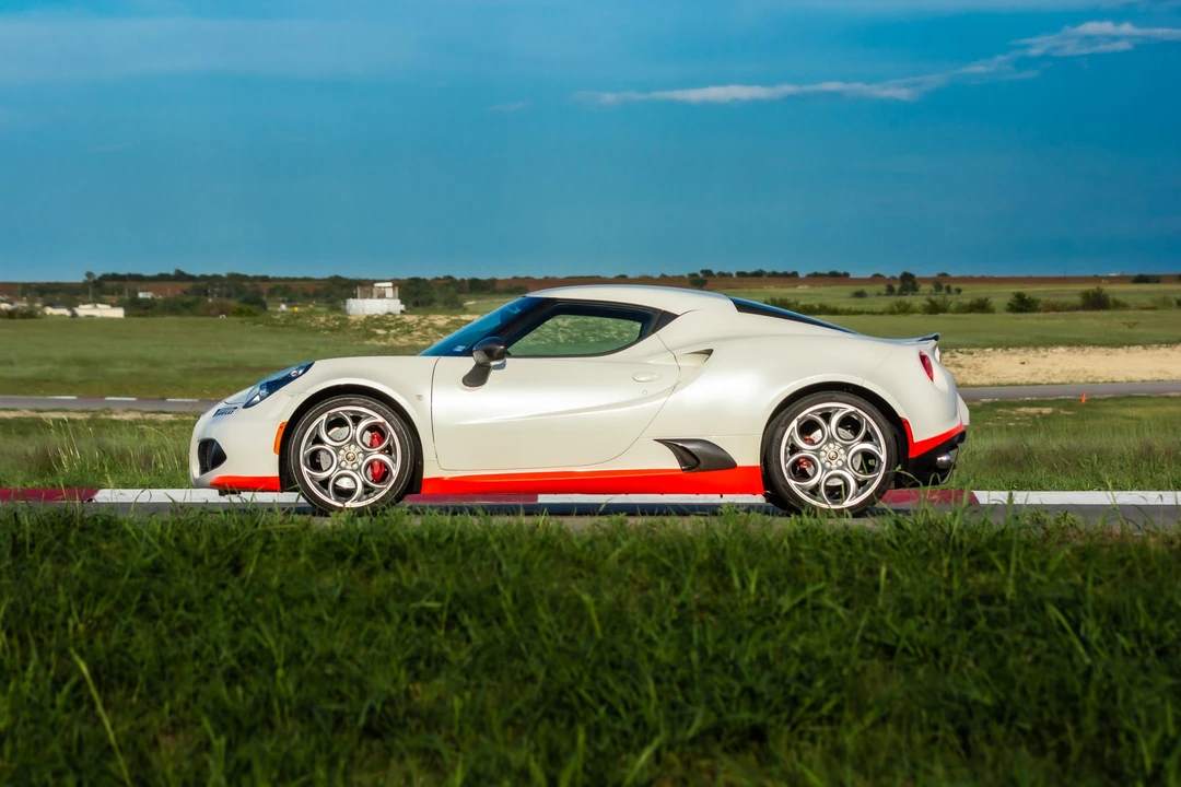 2015 Alfa Romeo 4C Coupe - Image 22 of 31