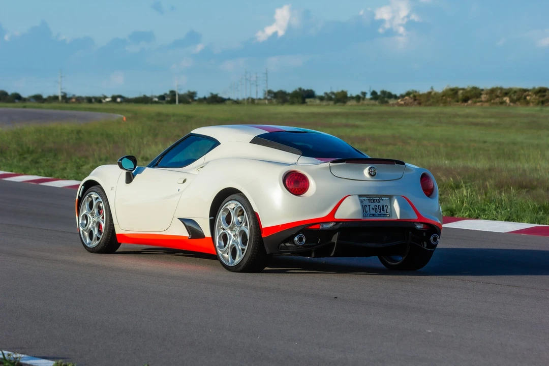 2015 Alfa Romeo 4C Coupe - Image 26 of 31