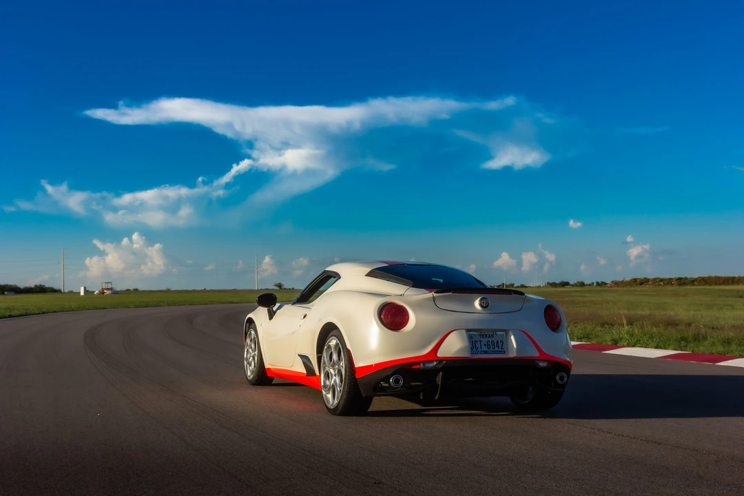 2015 Alfa Romeo 4C Coupe - Image 27 of 31