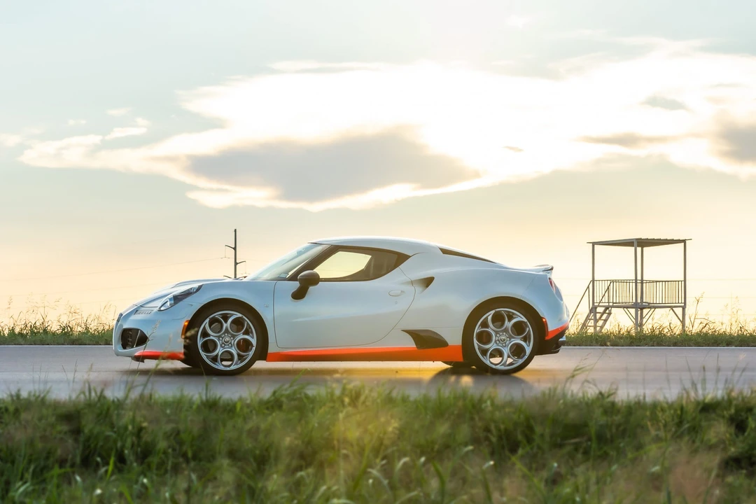 2015 Alfa Romeo 4C Coupe - Image 24 of 31