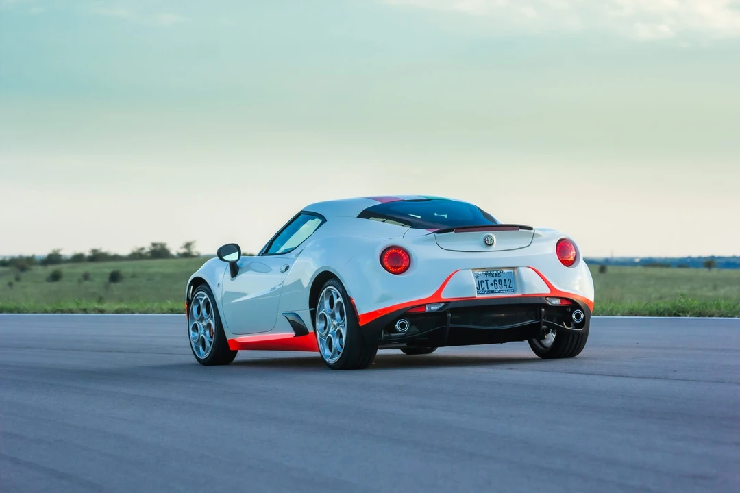 2015 Alfa Romeo 4C Coupe - Image 28 of 31