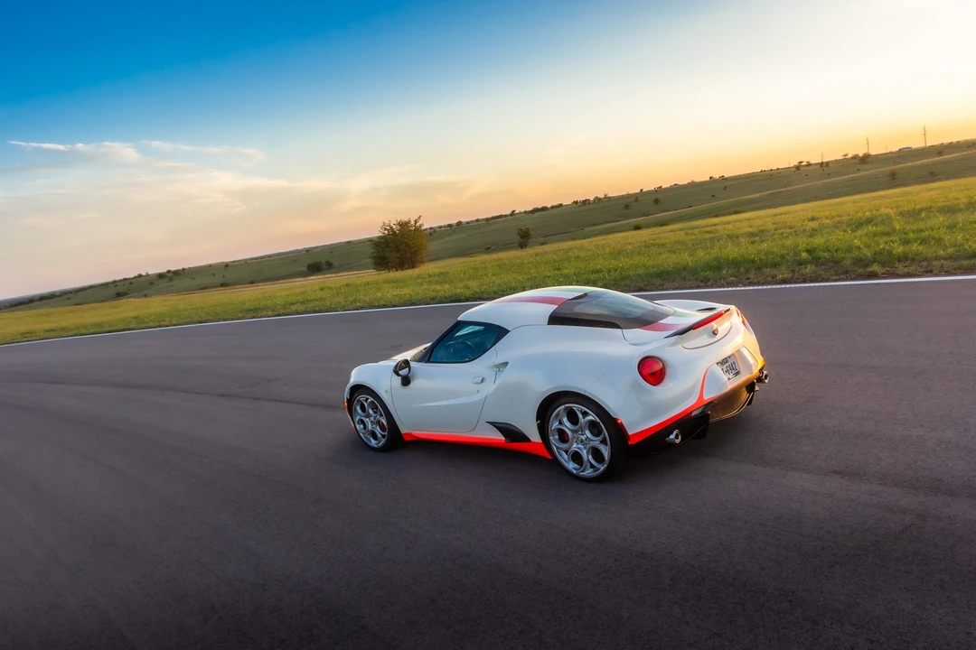 2015 Alfa Romeo 4C Coupe - Image 25 of 31