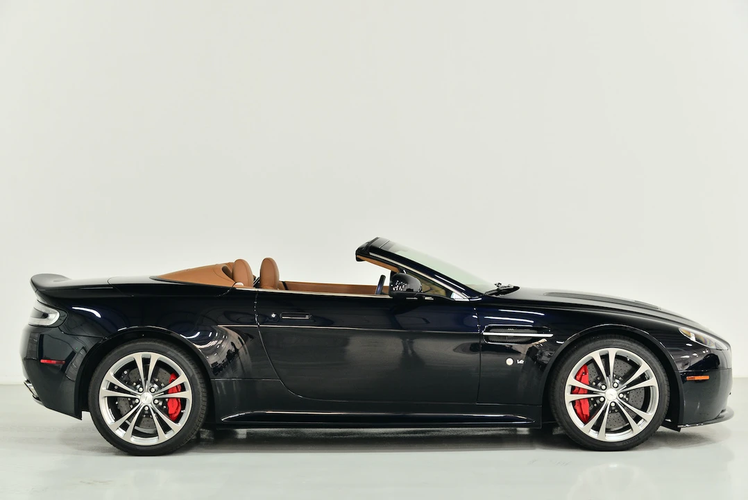 2017 Aston Martin V12 Vantage (2010-2018) - Image 25 of 31