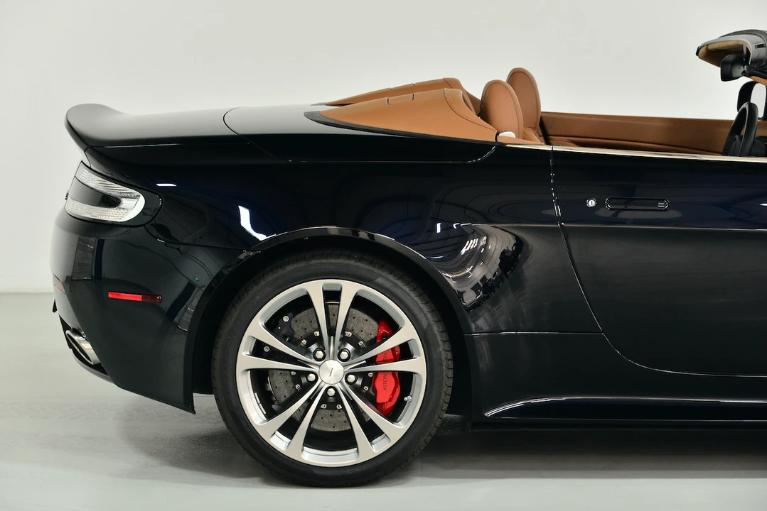 2017 Aston Martin V12 Vantage (2010-2018) - Image 26 of 31