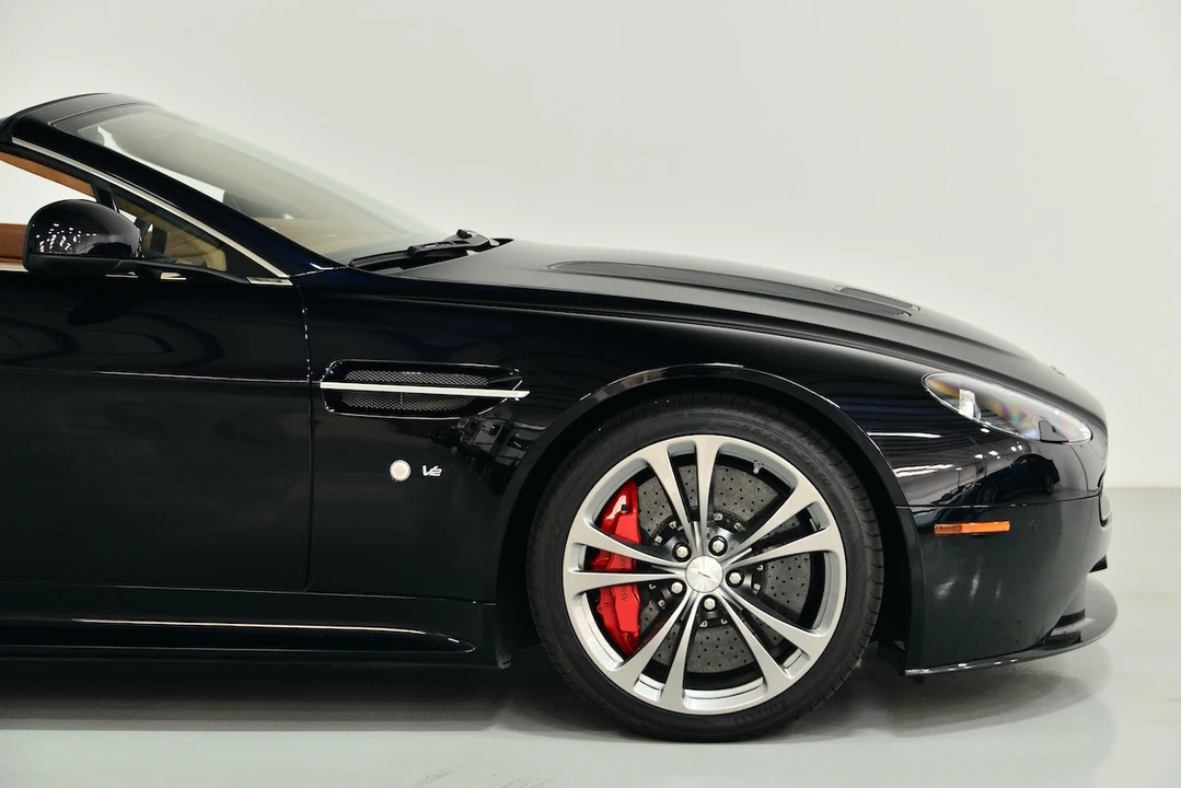 2017 Aston Martin V12 Vantage (2010-2018) - Image 27 of 31