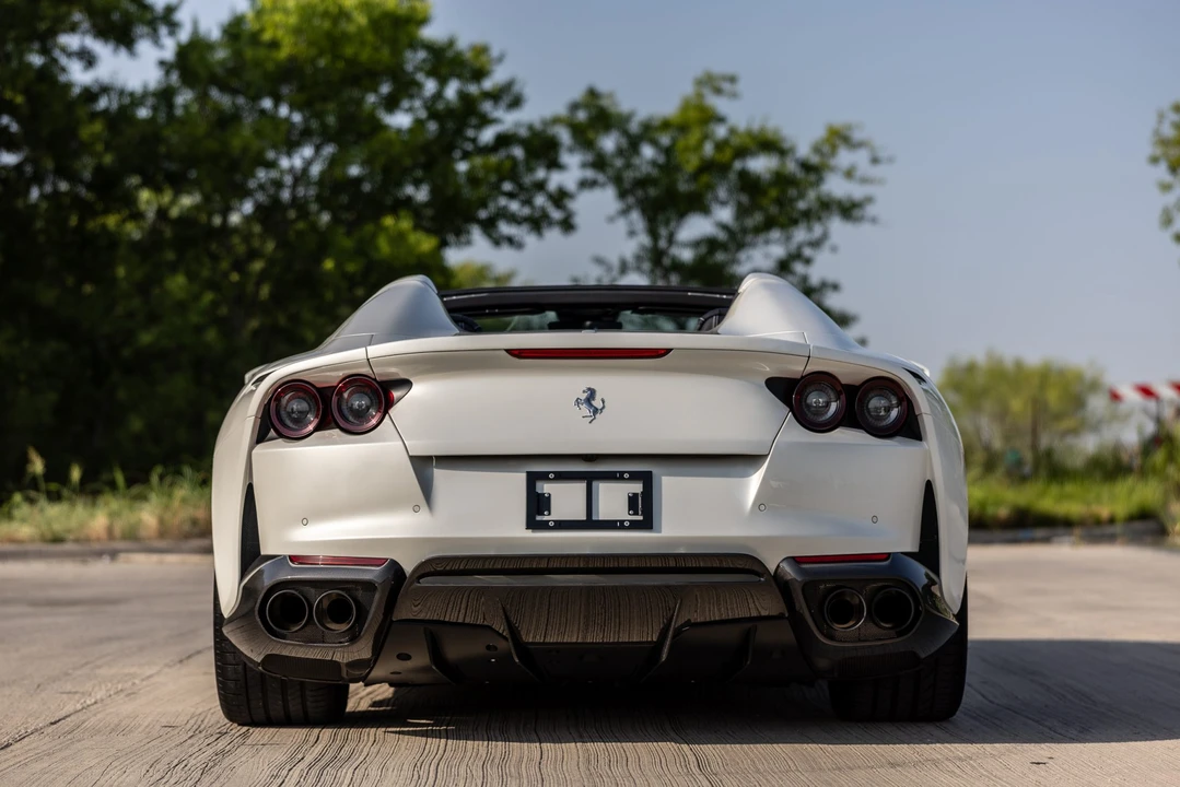 2021 Ferrari 812 GTS - Image 11 of 31