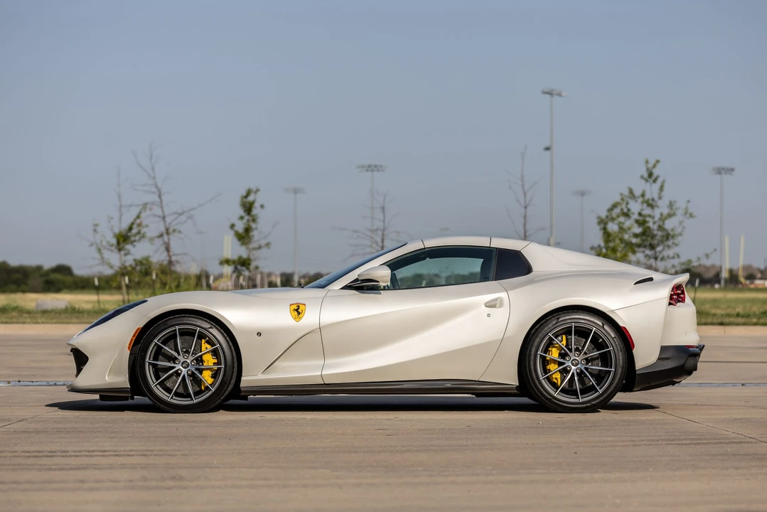 2021 Ferrari 812 GTS - Image 16 of 31