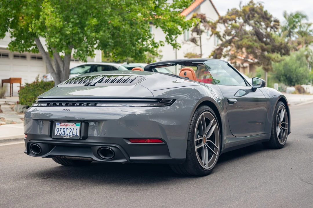 2025 Porsche 992 Carrera - Image 9 of 31