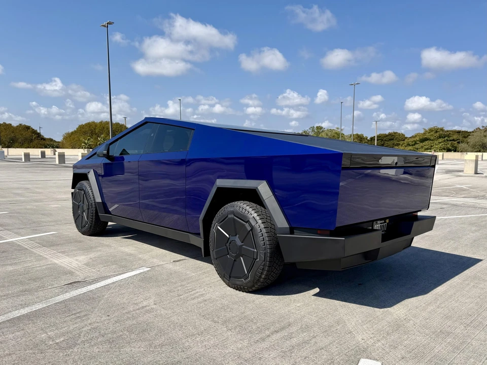 2024 Tesla Cybertruck - Image 8 of 31