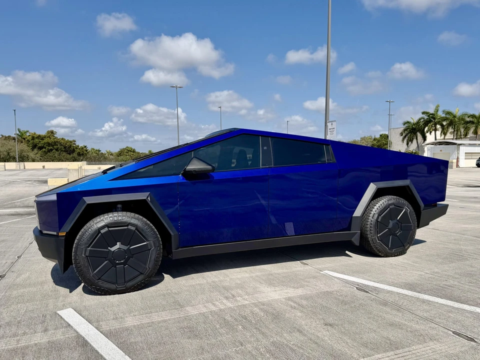 2024 Tesla Cybertruck - Image 5 of 31