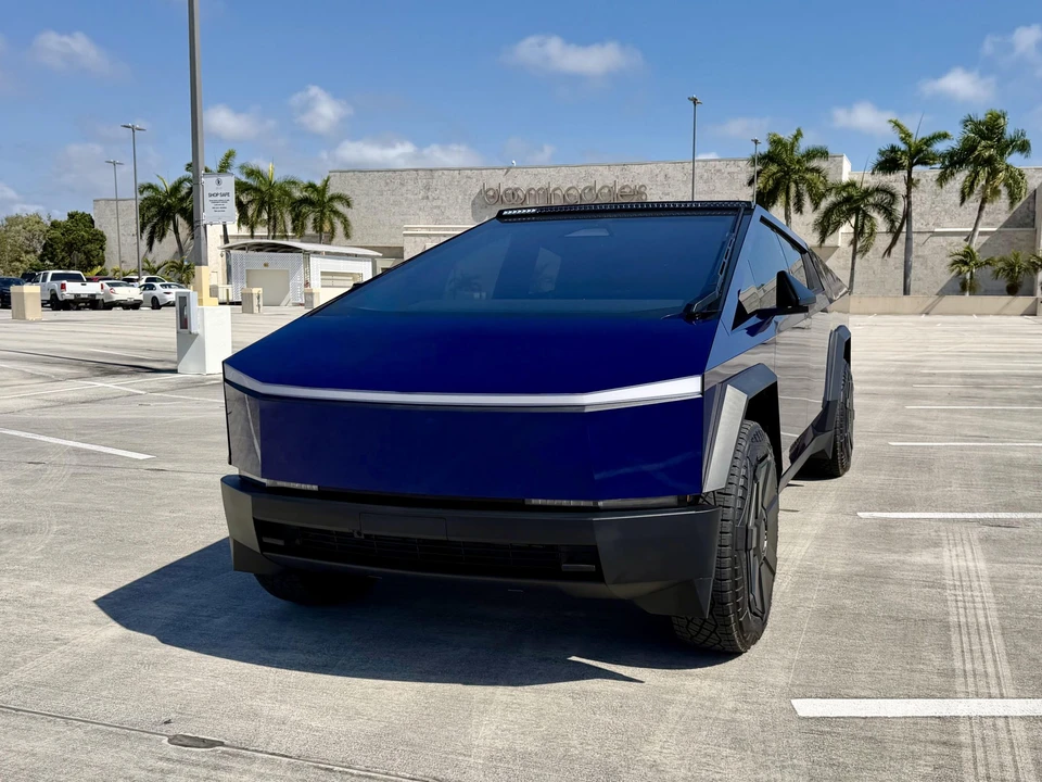 2024 Tesla Cybertruck - Image 2 of 31