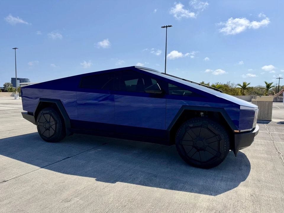 2024 Tesla Cybertruck - Image 18 of 31