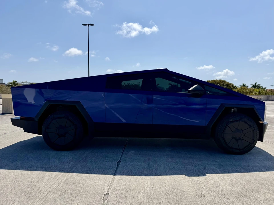 2024 Tesla Cybertruck - Image 17 of 31