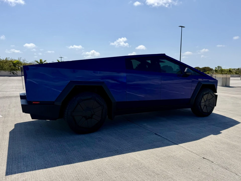 2024 Tesla Cybertruck - Image 16 of 31