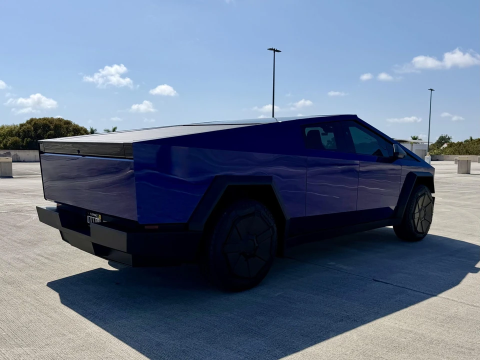 2024 Tesla Cybertruck - Image 15 of 31