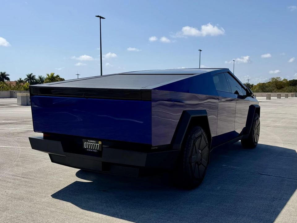 2024 Tesla Cybertruck - Image 14 of 31