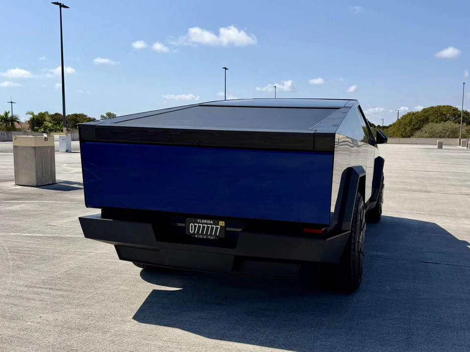 2024 Tesla Cybertruck - Image 13 of 31
