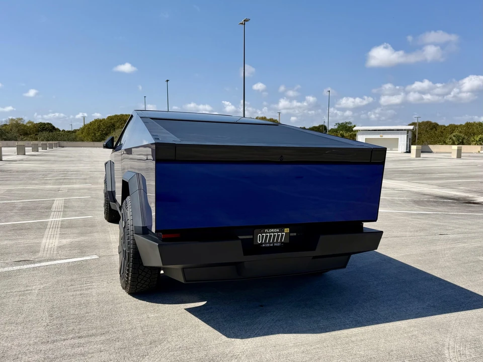 2024 Tesla Cybertruck - Image 11 of 31