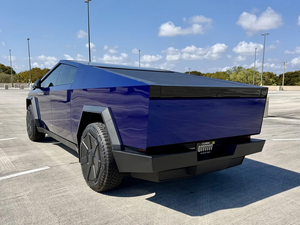 2024 Tesla Cybertruck - Image 9 of 31