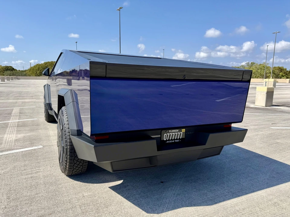 2024 Tesla Cybertruck - Image 10 of 31