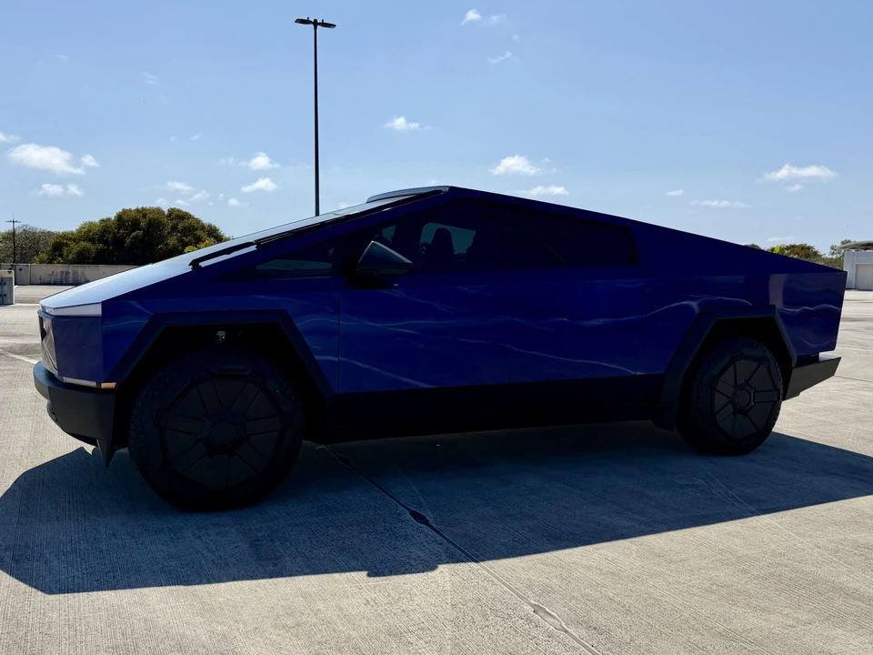 2024 Tesla Cybertruck - Image 25 of 31