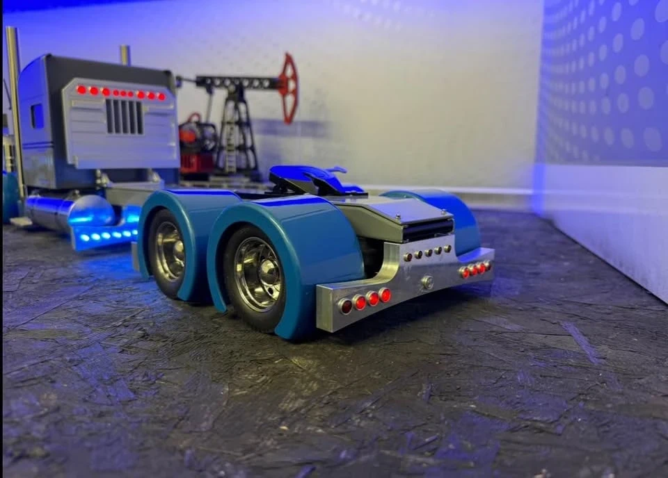 Parts & Memorabilia Scale Models - Image 3 of 8