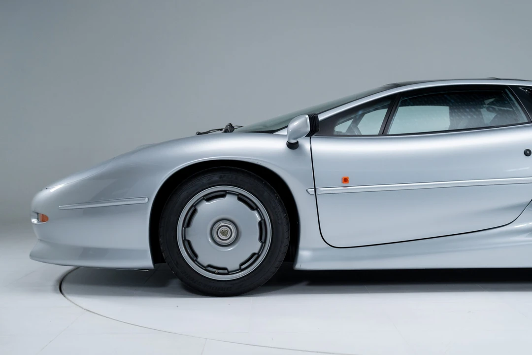 1993 Jaguar XJ220 - Image 10 of 31