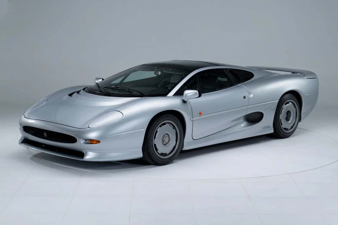 1993 Jaguar XJ220 - Image 2 of 31