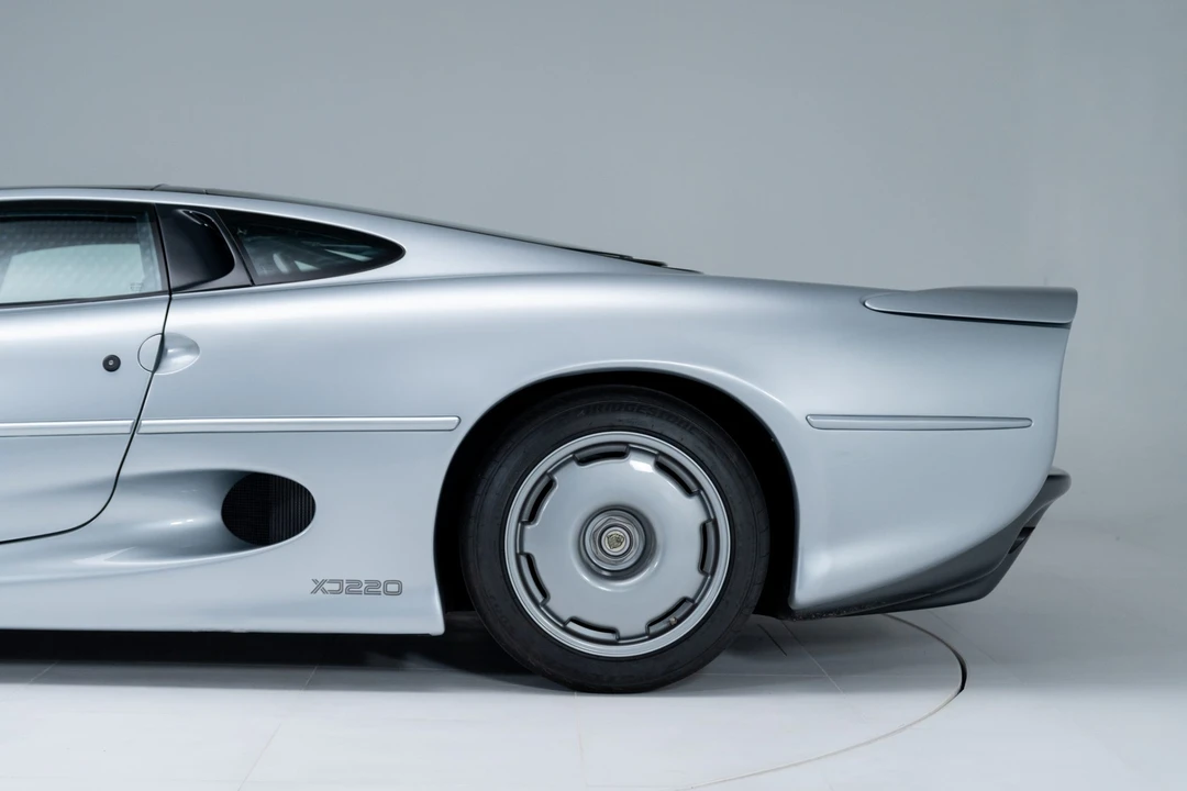 1993 Jaguar XJ220 - Image 12 of 31
