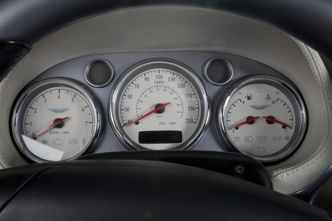 2003 Aston Martin Vanquish 1st Gen - Image 22 of 31