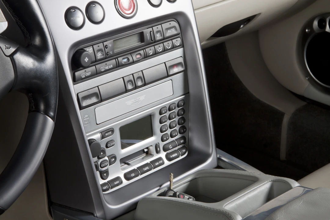 2003 Aston Martin Vanquish 1st Gen - Image 23 of 31