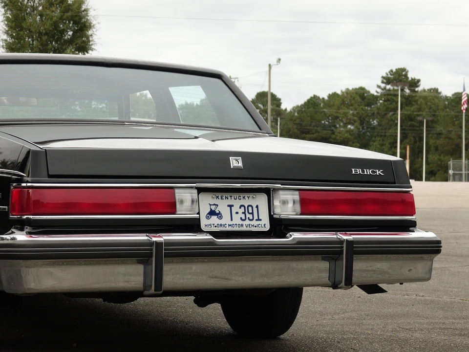 1985 Buick LeSabre - Image 26 of 31
