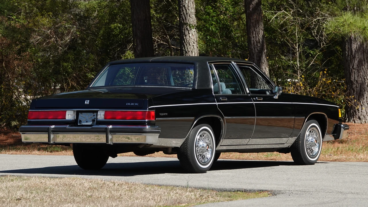 1985 Buick LeSabre - Image 15 of 31