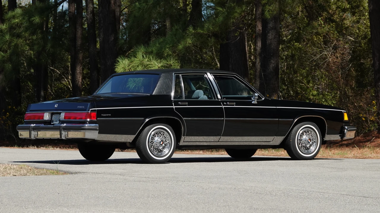 1985 Buick LeSabre - Image 17 of 31