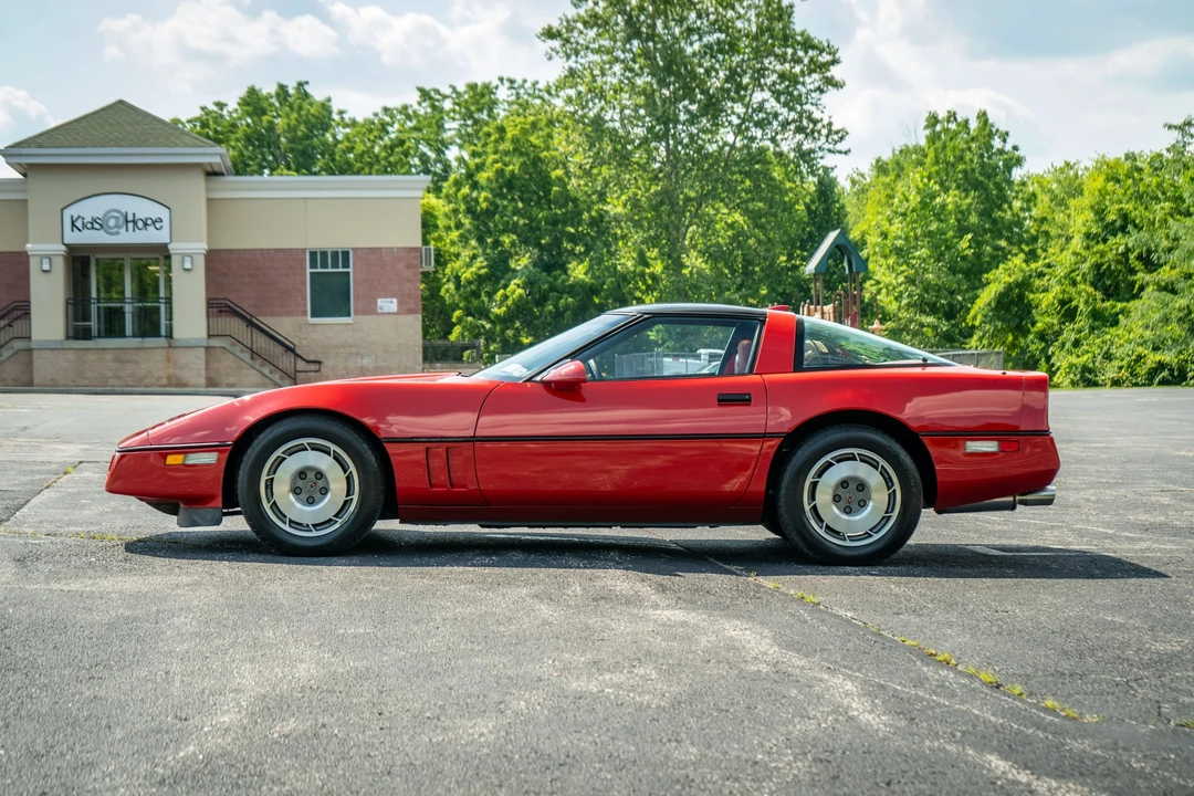 1987 Chevrolet Corvette C4 - Image 25 of 31