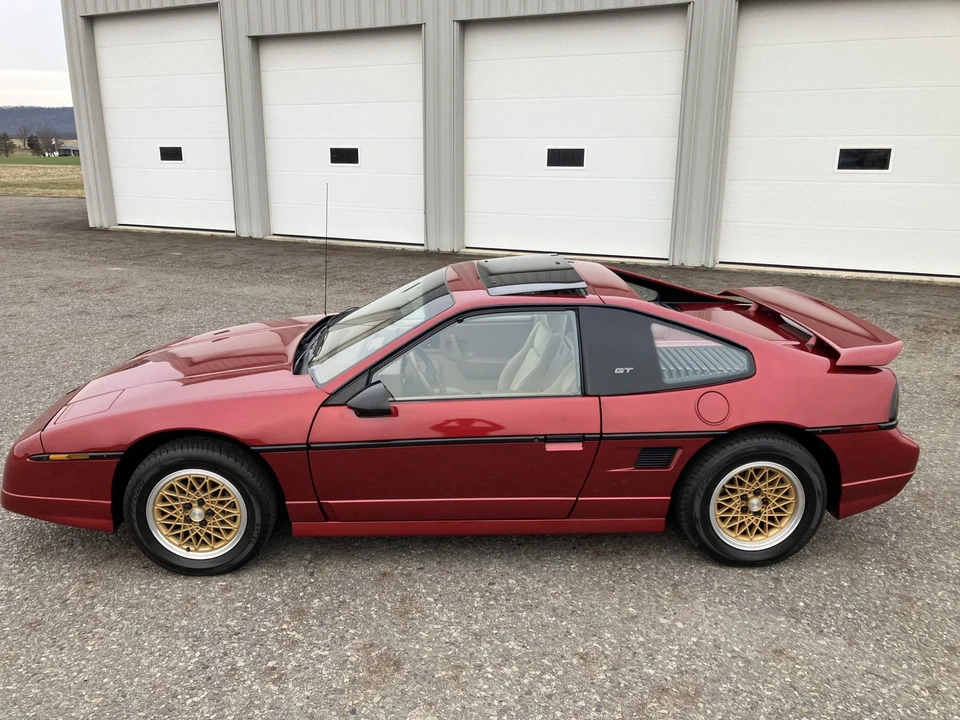 1988 Pontiac Fiero GT - Image 3 of 31