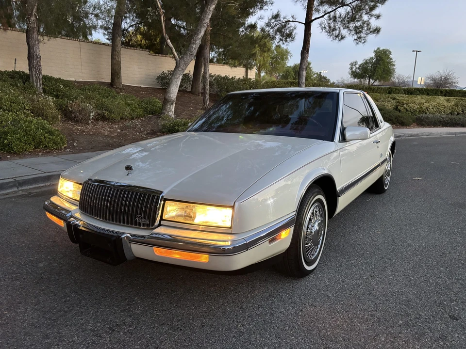 1990 Buick Riviera 4th-7th Gen - Image 17 of 31