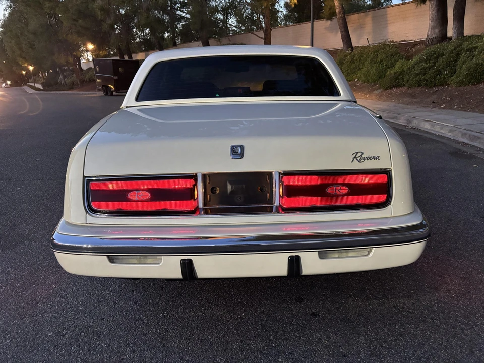 1990 Buick Riviera 4th-7th Gen - Image 19 of 31